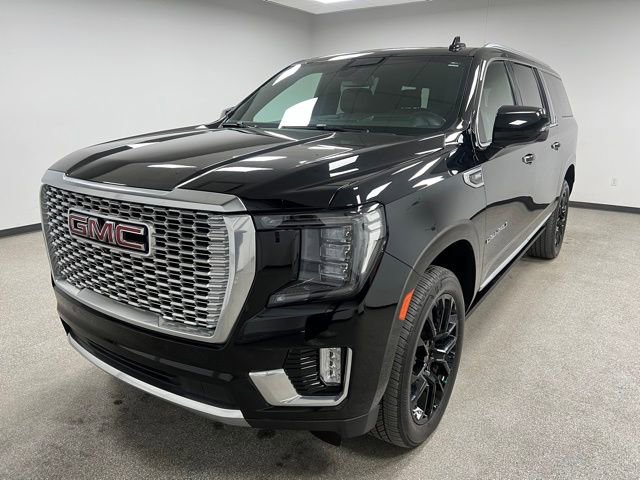 Used 2022 GMC Yukon XL Denali AWD/4WD image 4