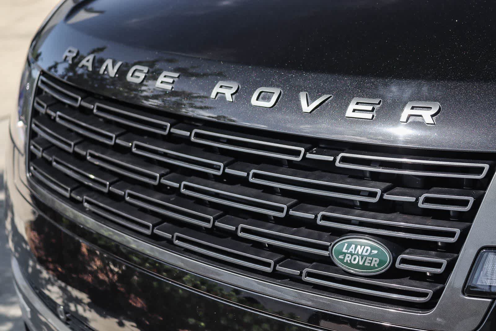 Used 2025 Land Rover Range Rover SE AWD/4WD image 9