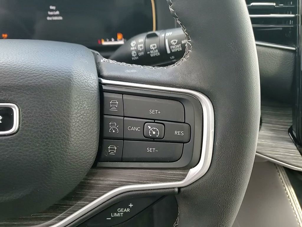 Certified 2024 Jeep Wagoneer Series III w/ Premium Group I image 32
