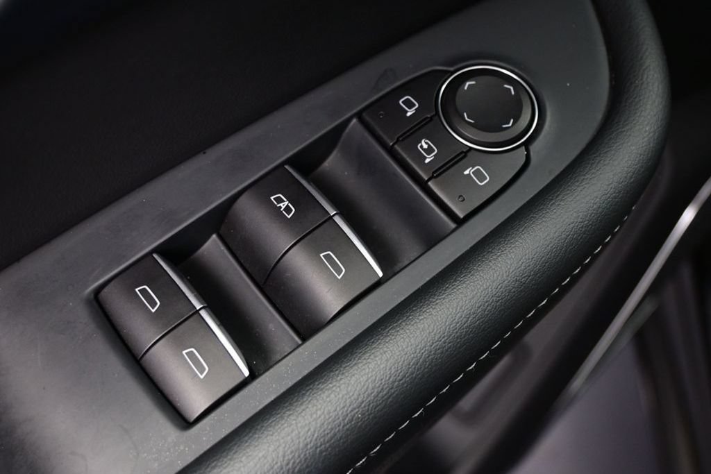 Used 2025 Buick Enclave Sport Touring FWD image 31