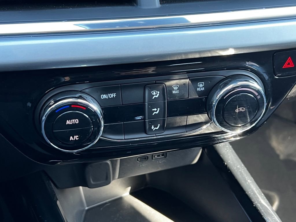 Used 2025 Chevrolet Trax LT image 26