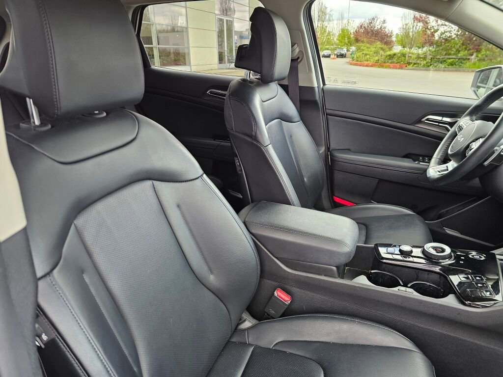 Used 2023 Kia Sportage EX AWD/4WD image 12