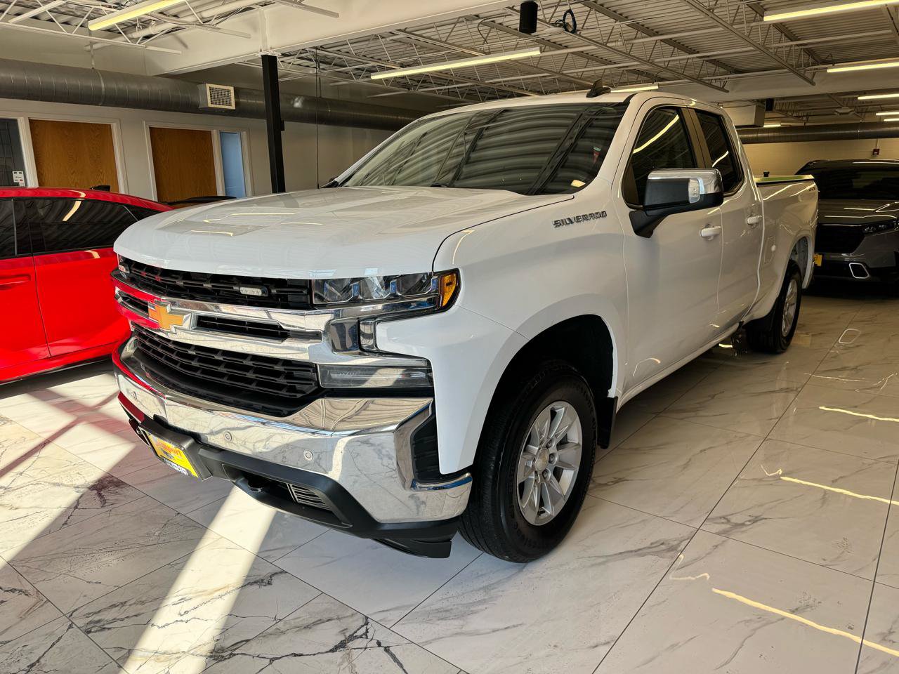 Used 2020 Chevrolet Silverado 1500 LT w/ Convenience Package AWD/4WD image 3