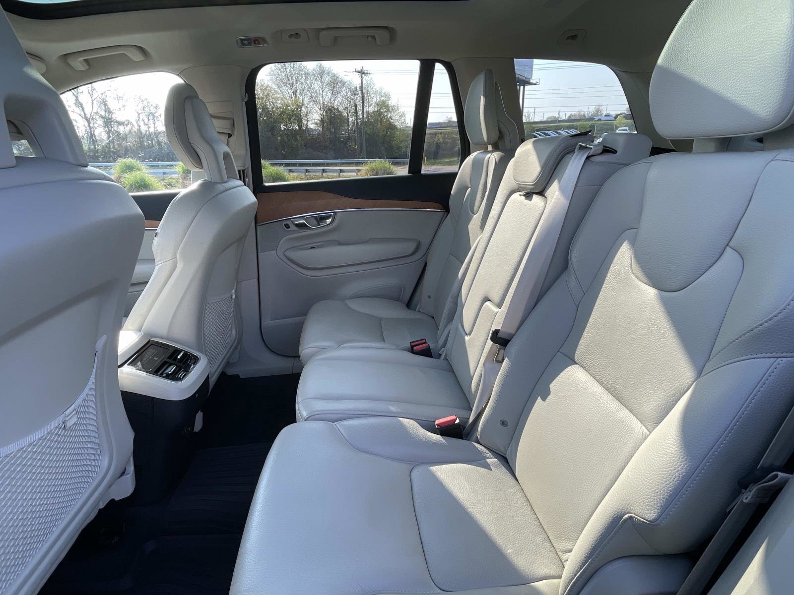 Used 2022 Volvo XC90 T5 Momentum w/ Protection Package Premier image 12
