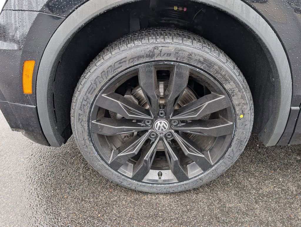 Used 2021 Volkswagen Tiguan SE R-Line image 12