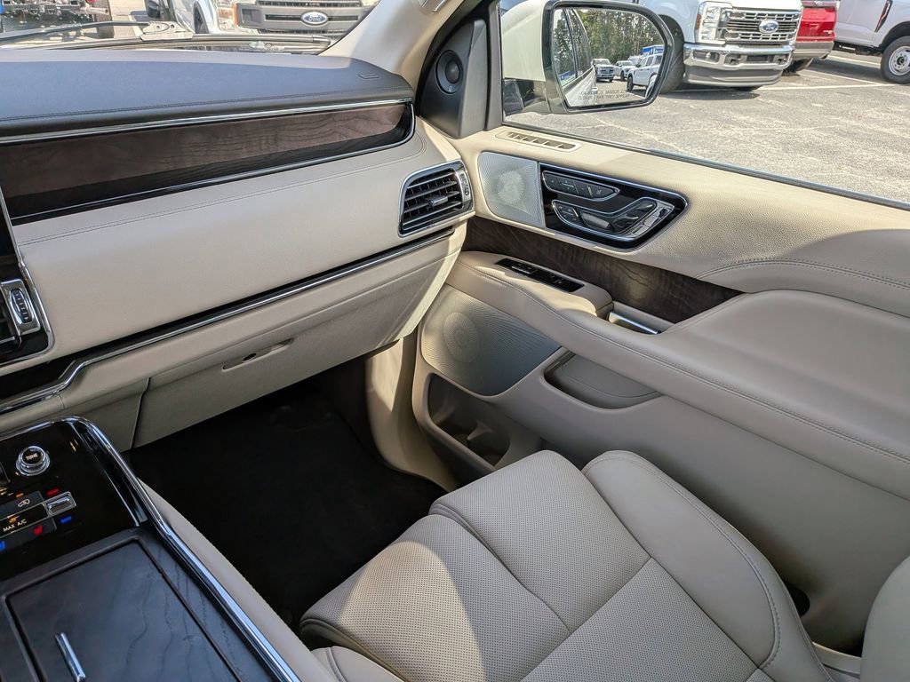 Certified 2021 Lincoln Navigator Reserve AWD/4WD image 23