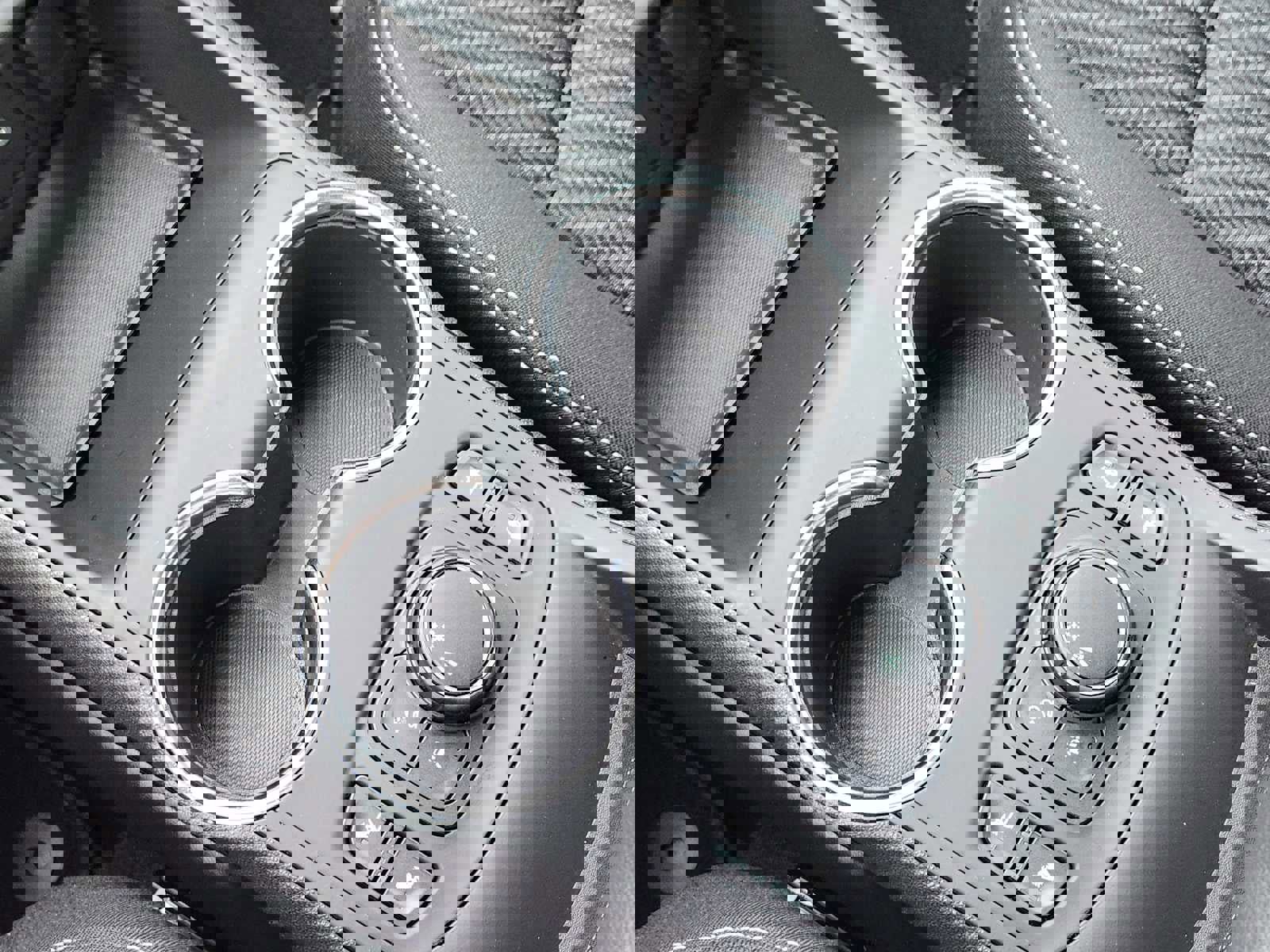 Used 2024 GMC Terrain SLE w/ Driver Convenience Package image 23