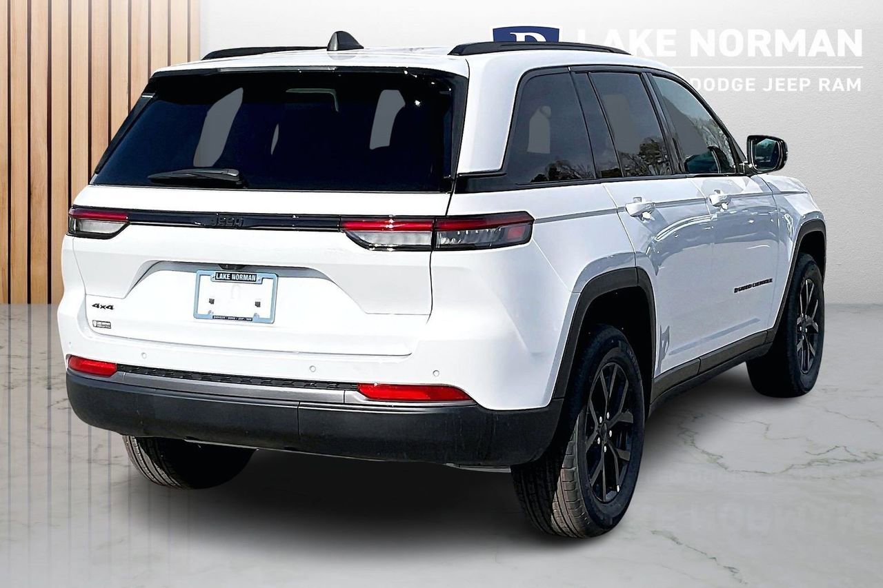 New 2026 Jeep Grand Cherokee Altitude image 9