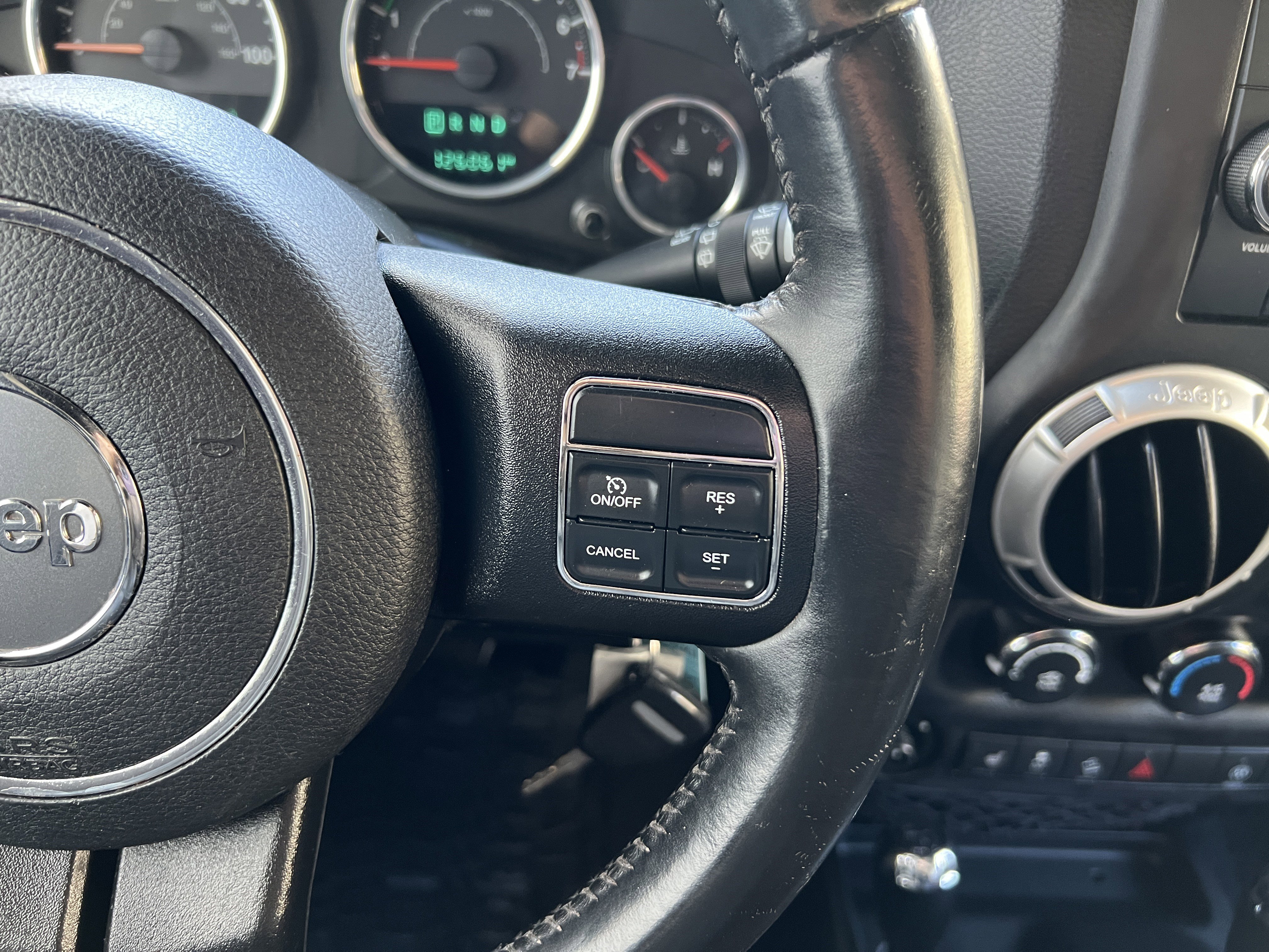Used 2016 Jeep Wrangler Rubicon w/ Power Convenience Group AWD/4WD image 23