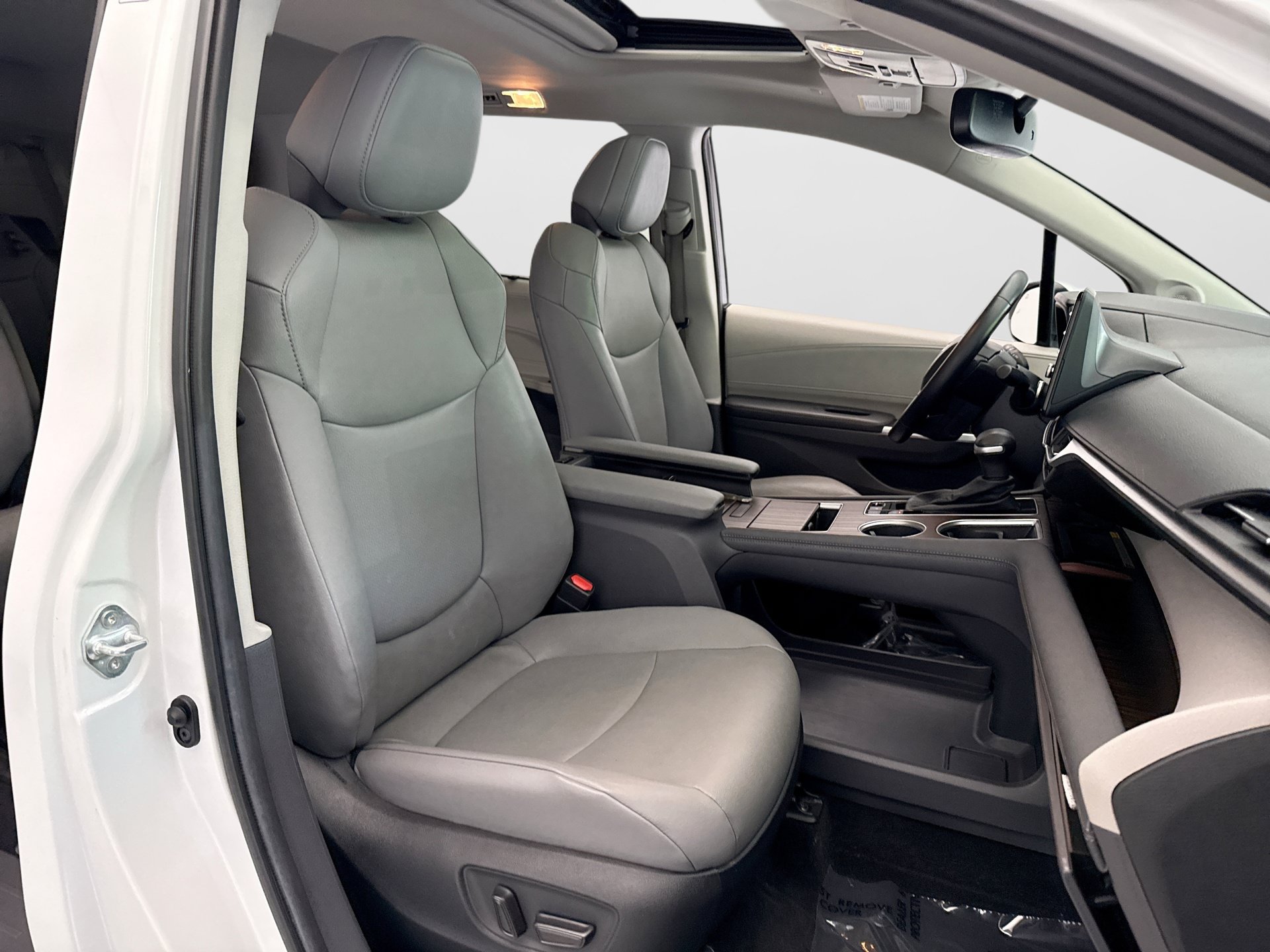Used 2024 Toyota Sienna XLE w/ XLE Plus Package AWD/4WD image 17