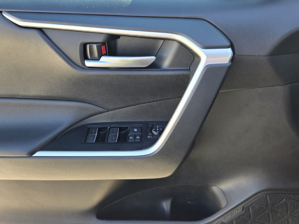 Used 2025 Toyota RAV4 XLE w/ Convenience Package FWD image 26