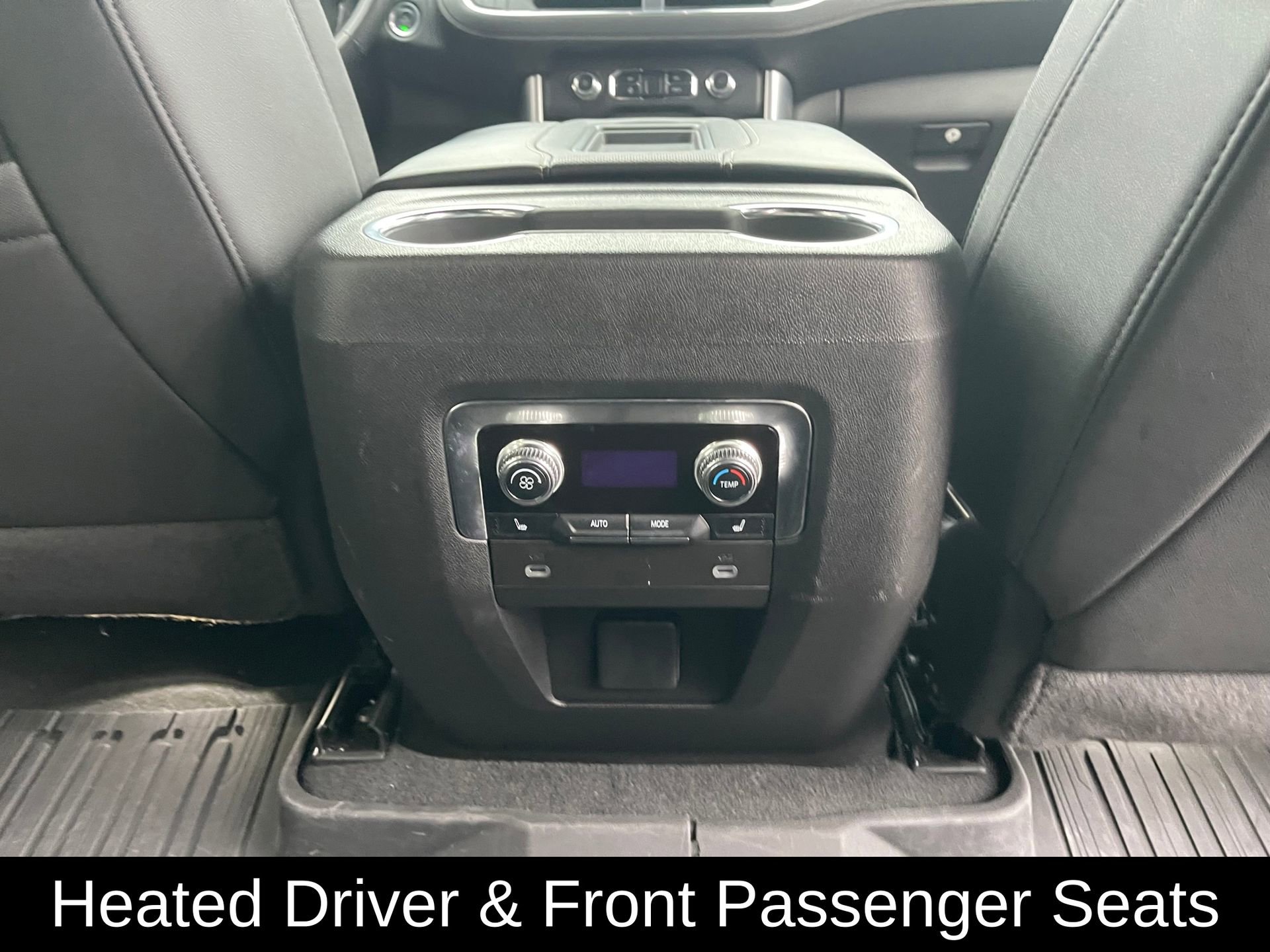 Used 2024 GMC Yukon XL SLT w/ SLT Premium Package image 29