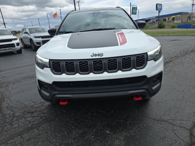 Used 2025 Jeep Compass Trailhawk w/ Trailhawk Elite Group AWD/4WD image 14