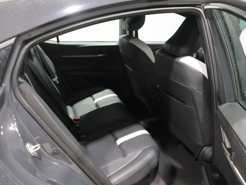 Used 2025 Toyota Camry SE FWD image 18