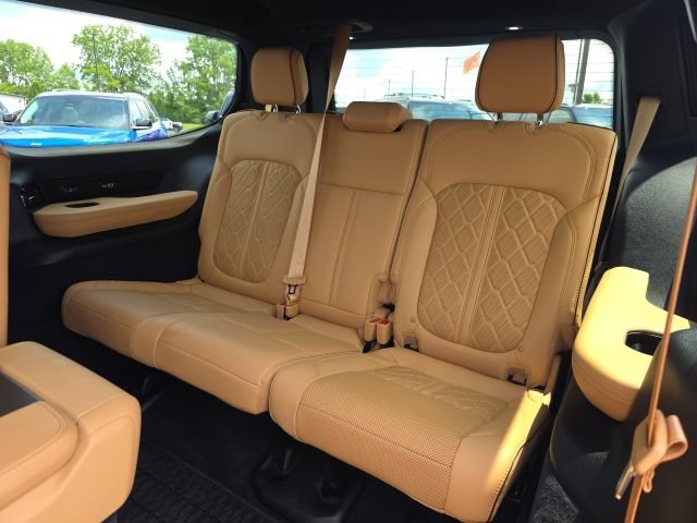 Used 2025 Jeep Grand Wagoneer Series III w/ Rear Seat Video Group 1 AWD/4WD image 32