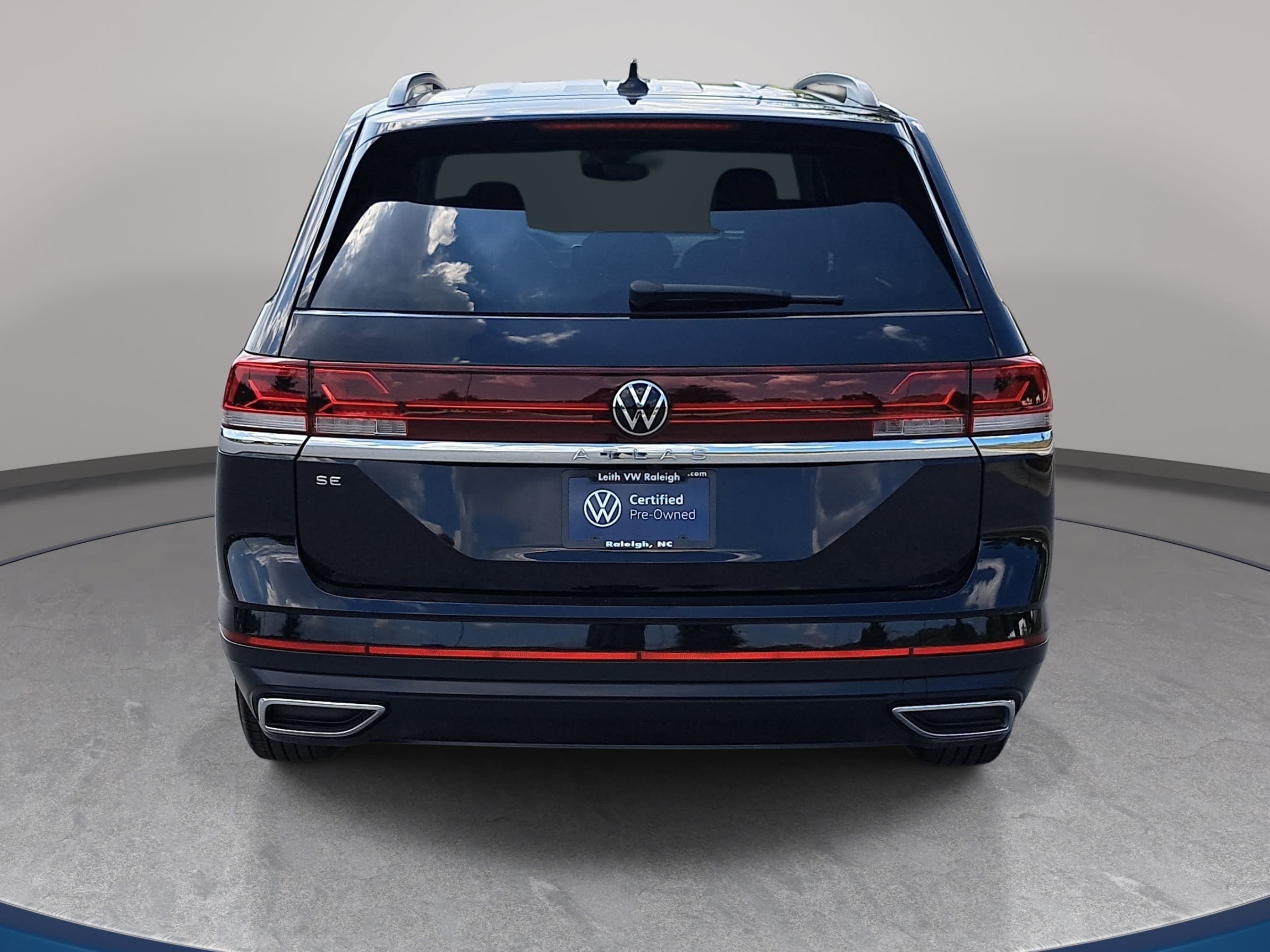 Certified 2025 Volkswagen Atlas SE FWD image 6