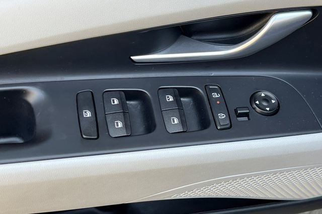 Used 2025 Hyundai Elantra Limited FWD image 15
