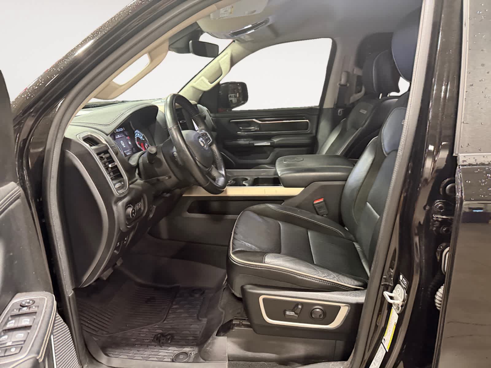 Used 2022 RAM 1500 Laramie AWD/4WD image 10