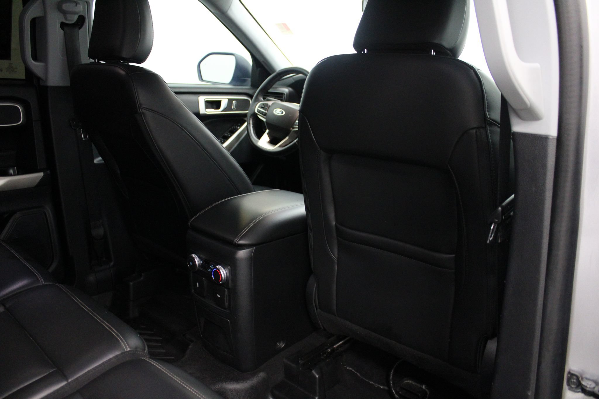 Used 2022 Ford Explorer XLT w/ Equipment Group 202A AWD/4WD image 23