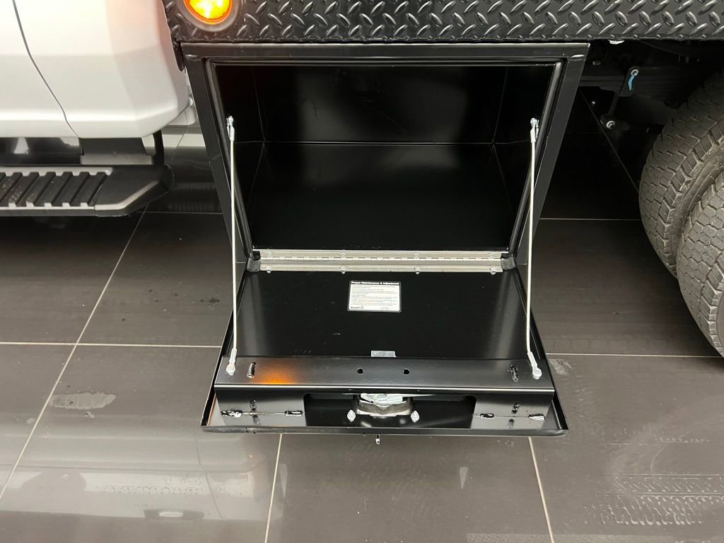 New 2025 Ford F550 XL image 8