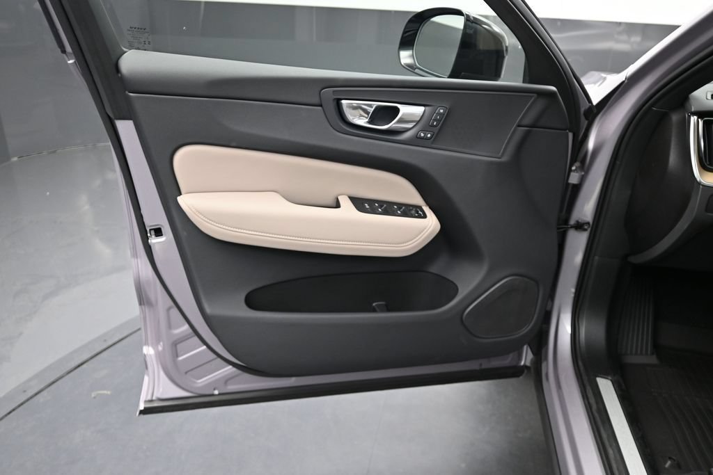 New 2026 Volvo XC60 B5 Plus w/ Climate Package PRO AWD/4WD image 9