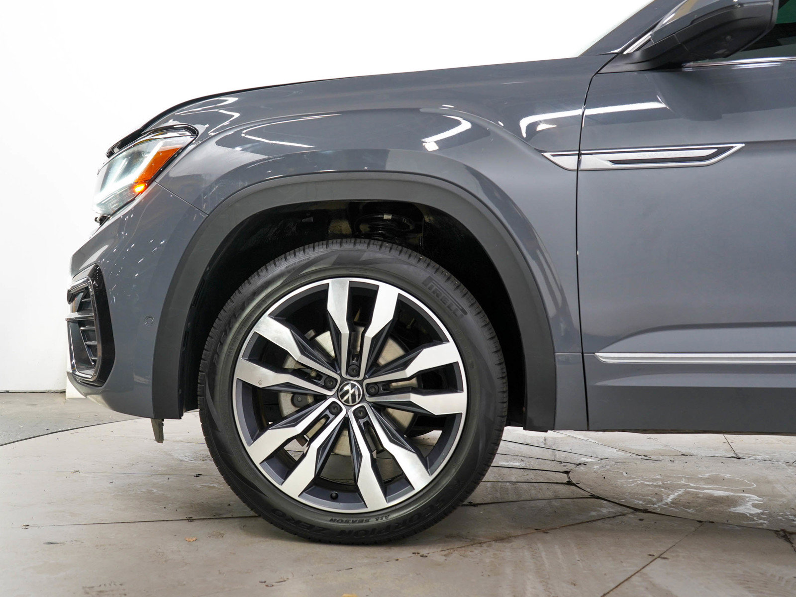 Used 2023 Volkswagen Atlas Cross Sport SEL Premium R-Line AWD/4WD image 24