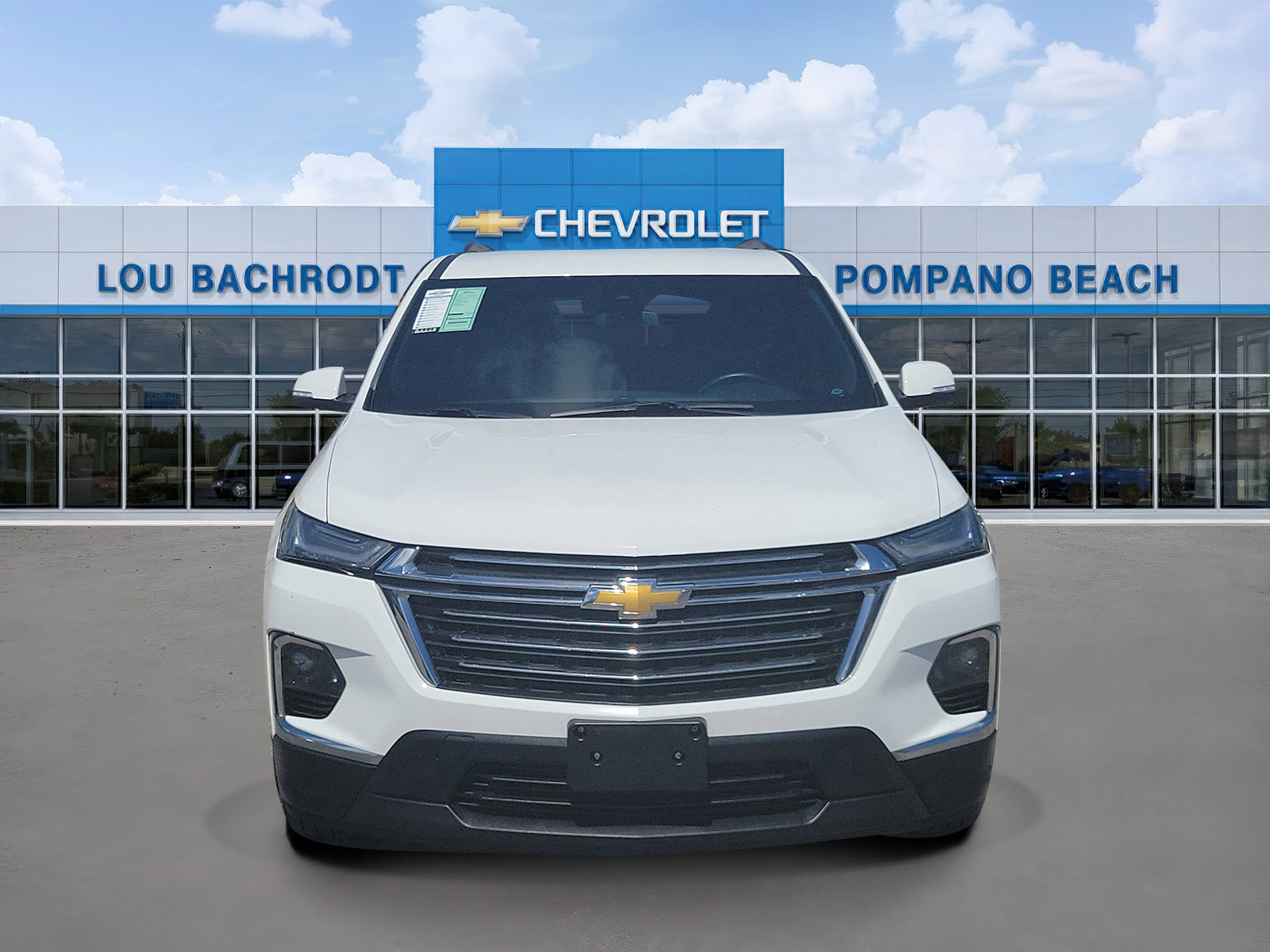 Used 2023 Chevrolet Traverse LT image 2