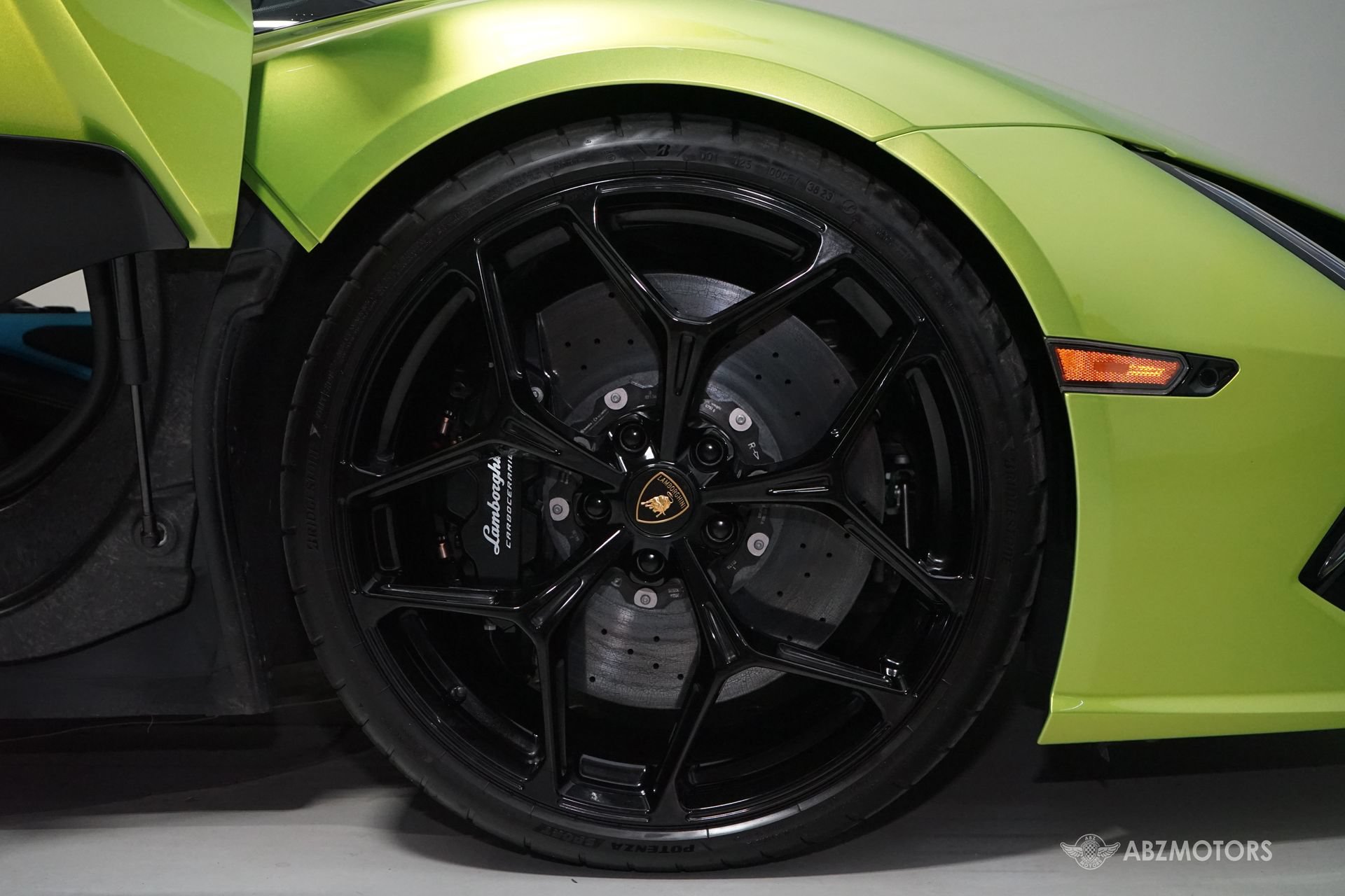 Used 2024 Lamborghini Revuelto AWD/4WD image 31