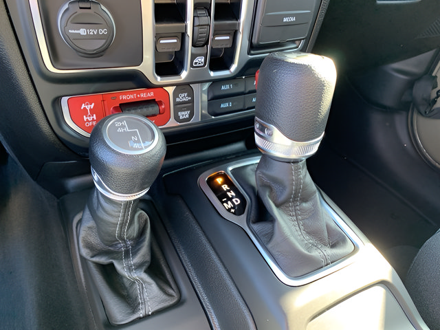 Used 2025 Jeep Wrangler Unlimited Rubicon AWD/4WD image 28