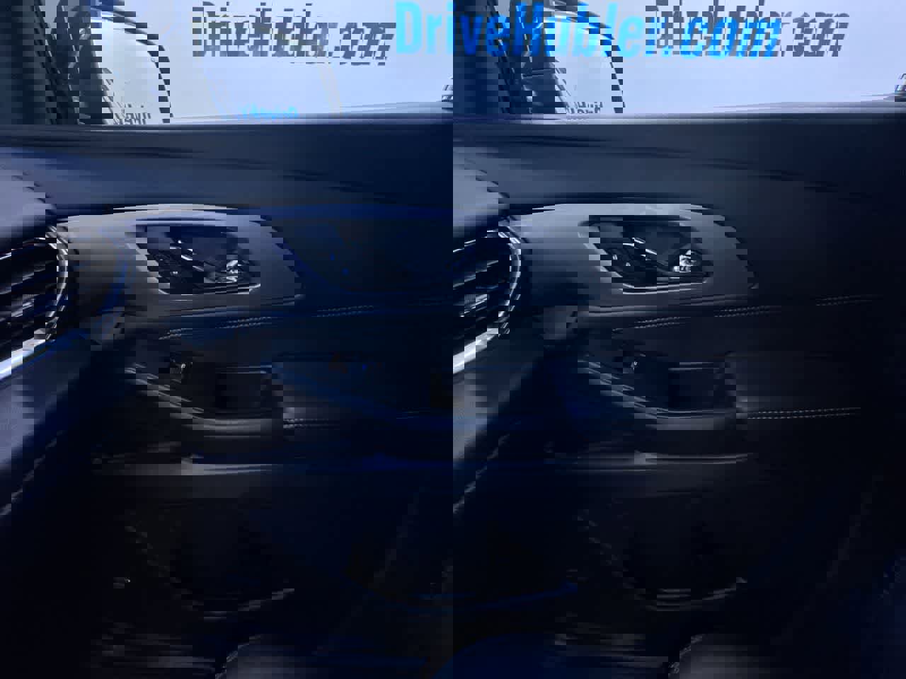 Used 2023 Chevrolet Traverse LT w/ LT Premium Package image 37