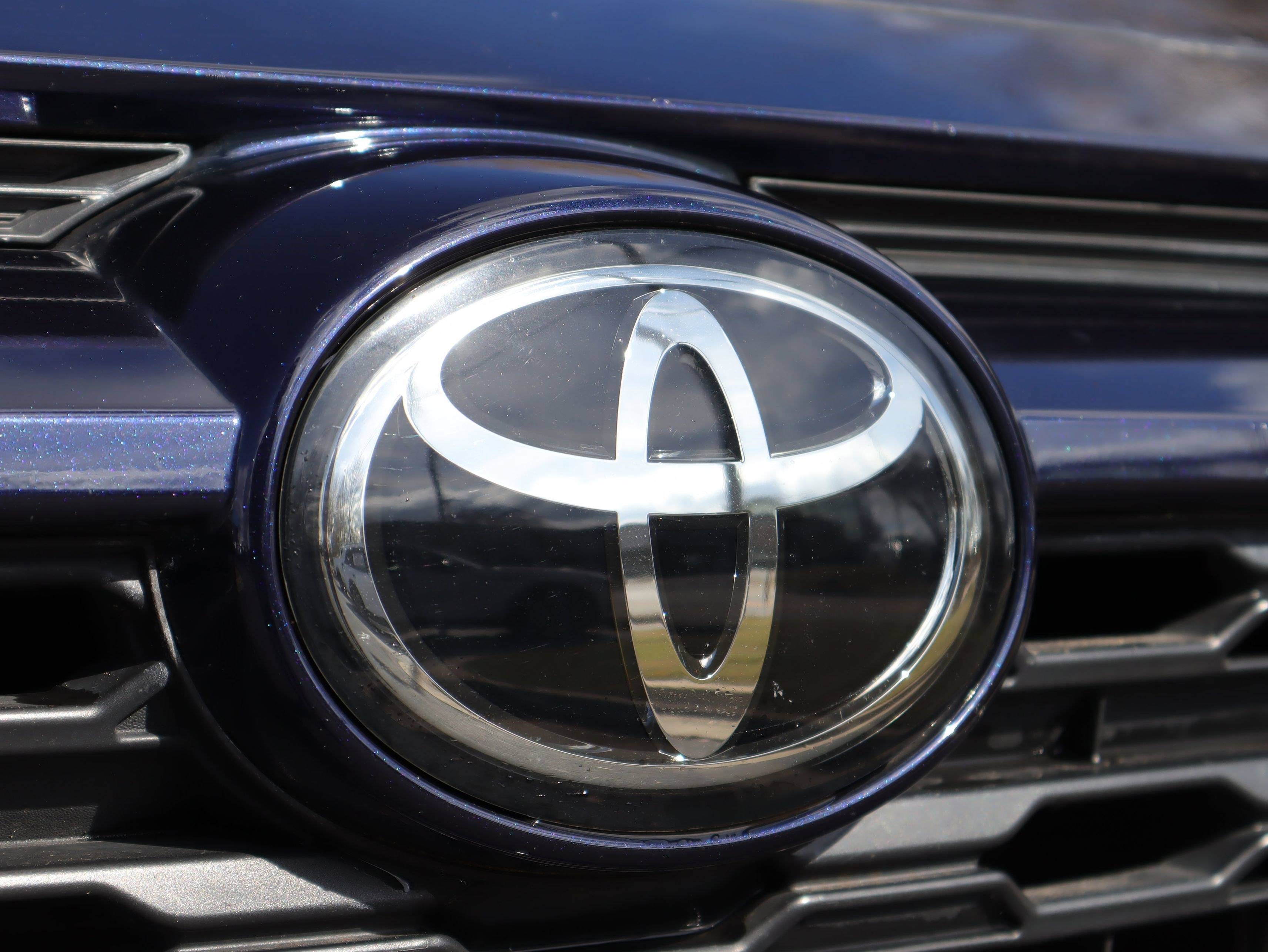 Used 2021 Toyota RAV4 XLE Premium image 34