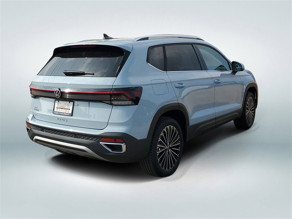 Used 2025 Volkswagen Taos SE image 3