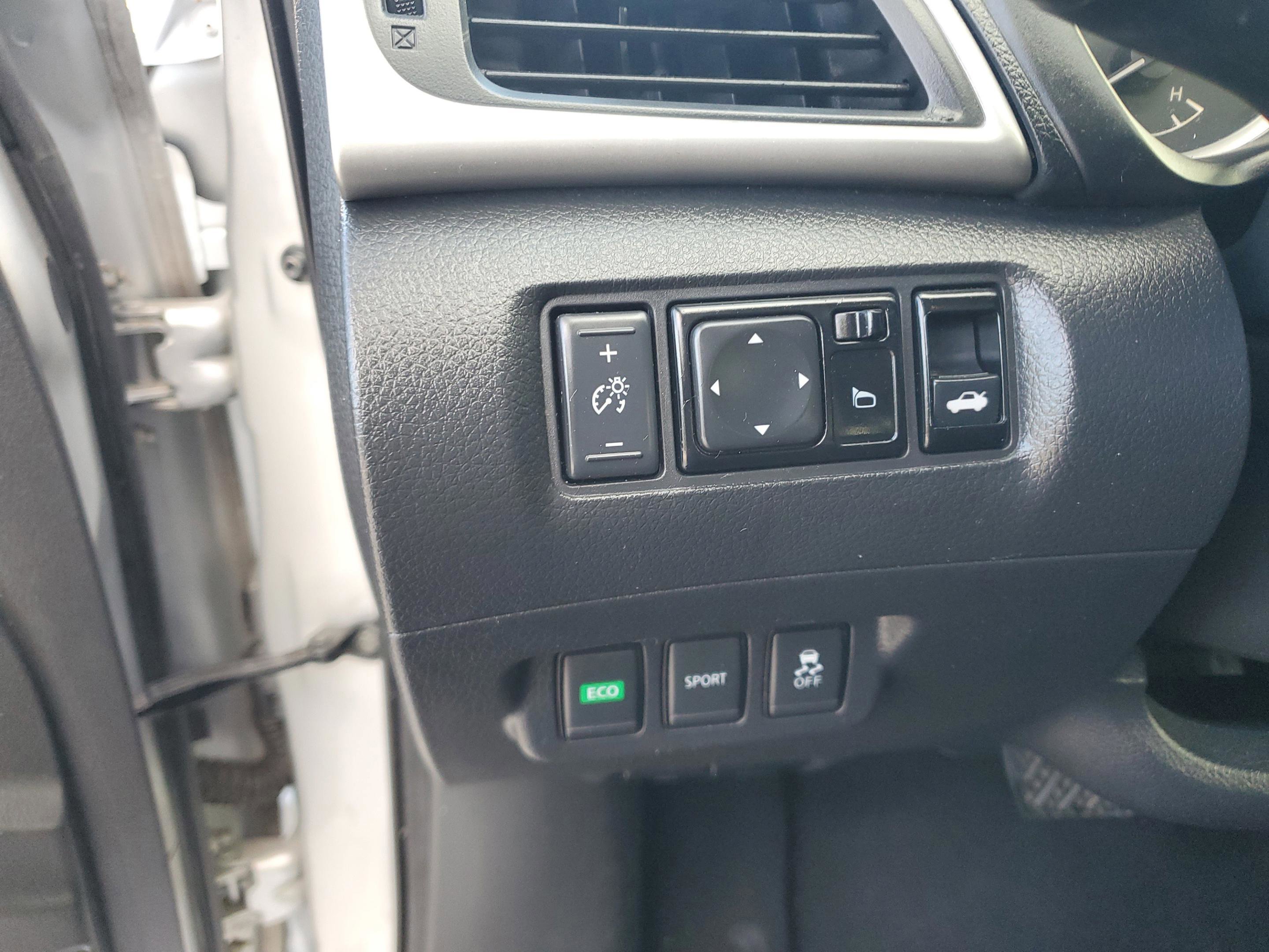 Used 2018 Nissan Sentra S image 28