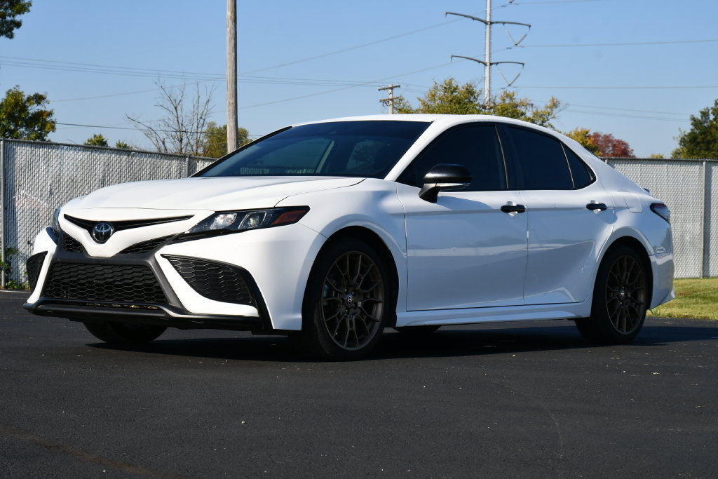 Used 2023 Toyota Camry SE FWD image 3