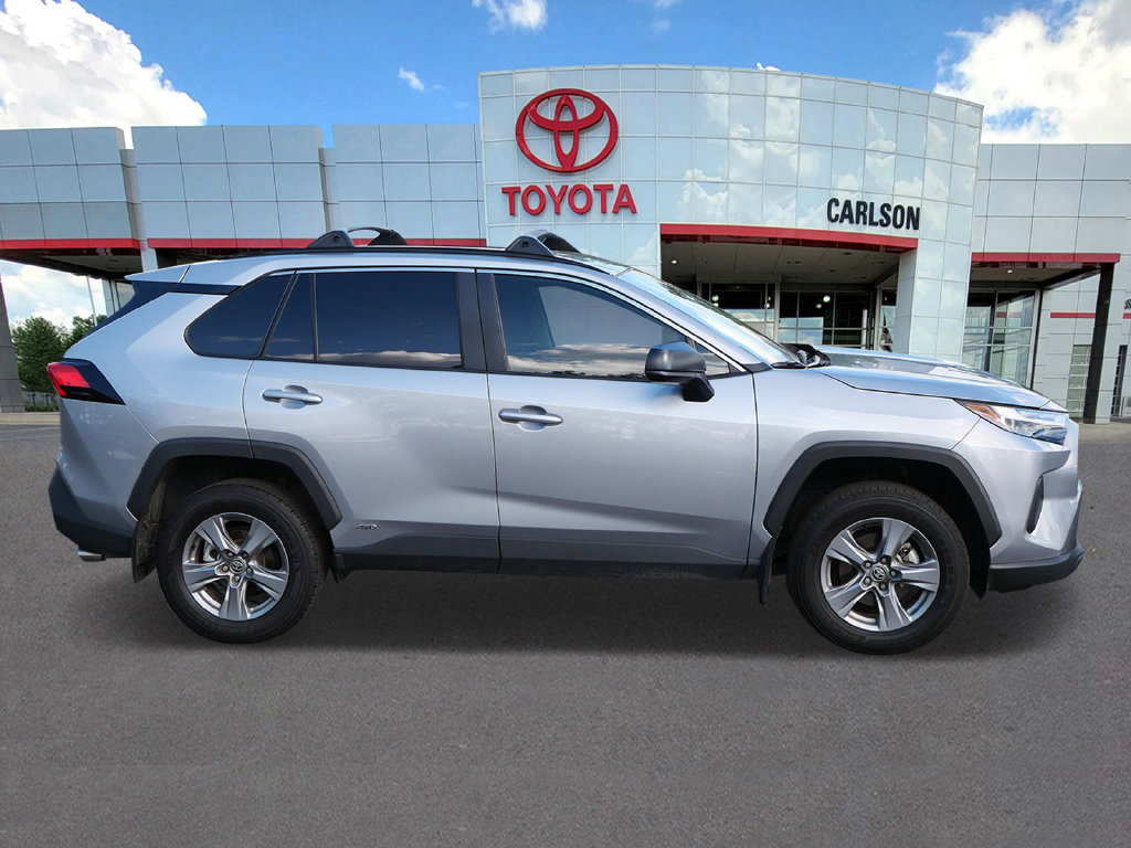 Certified 2025 Toyota RAV4 LE AWD/4WD image 4