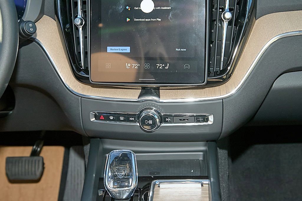 New 2026 Volvo XC60 B5 Plus w/ Protection Package Premier image 26