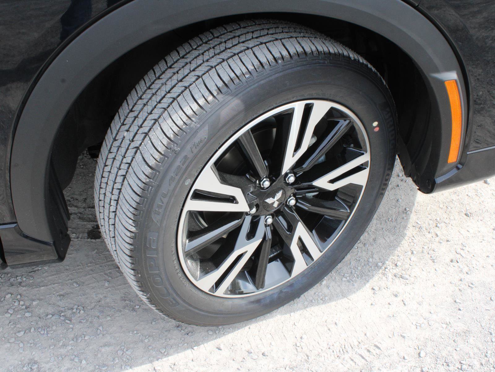 New 2025 Mitsubishi Eclipse Cross SEL image 12