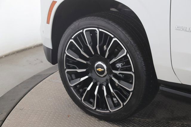 Used 2025 Chevrolet Suburban High Country image 15