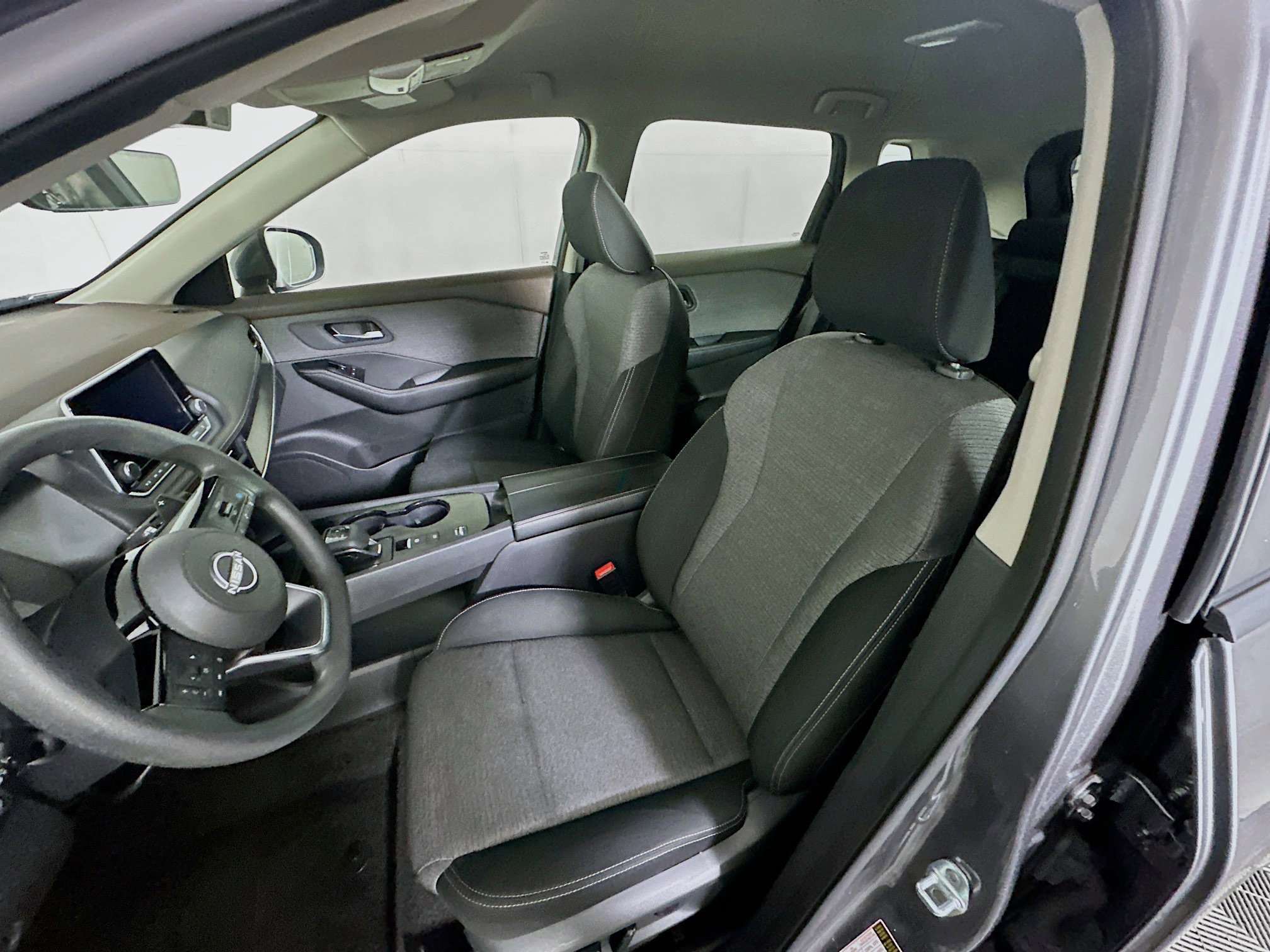 Used 2023 Nissan Rogue SV FWD image 13