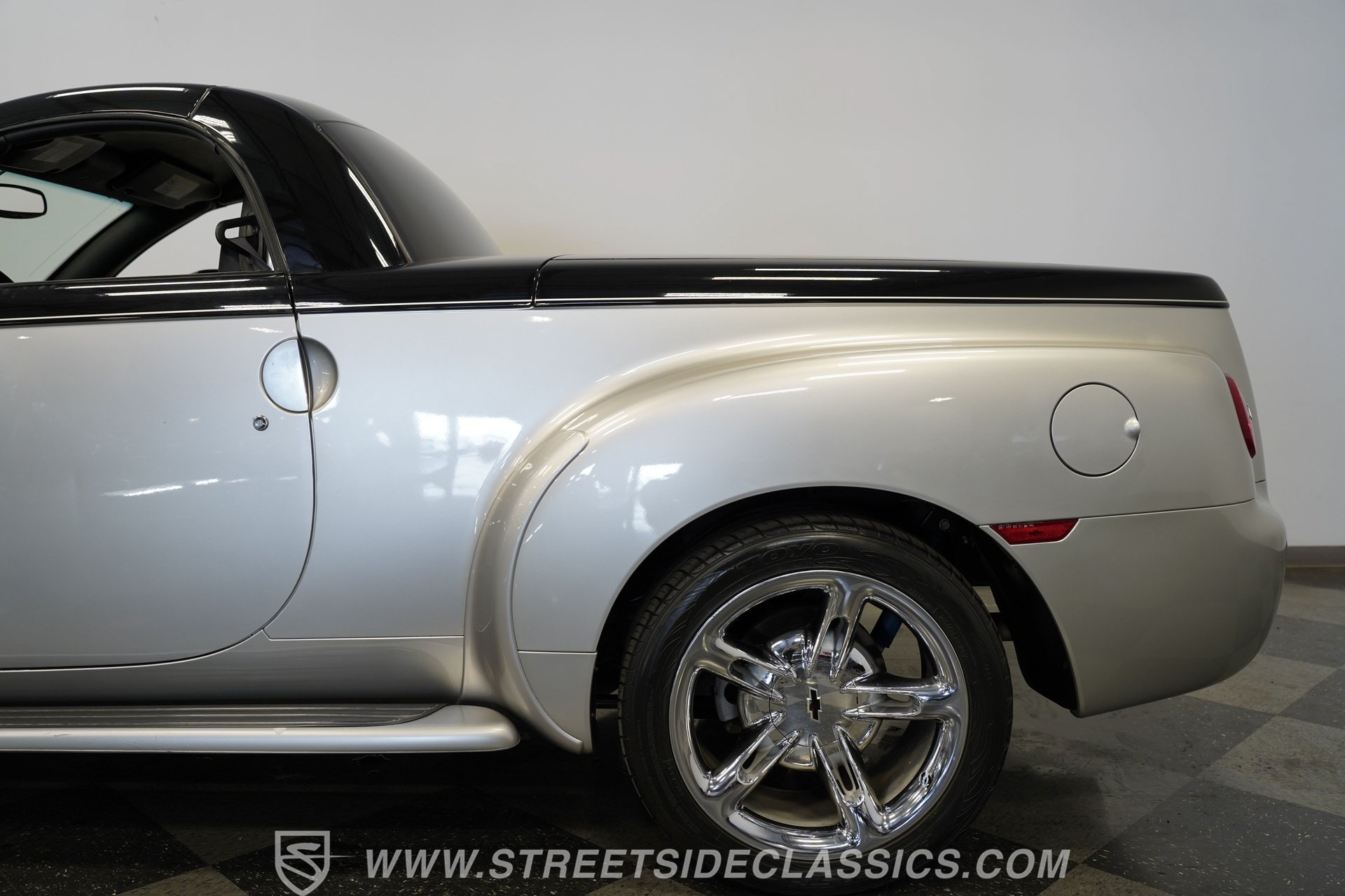 Used 2006 Chevrolet SSR w/ Preferred Equipment Group RWD image 25