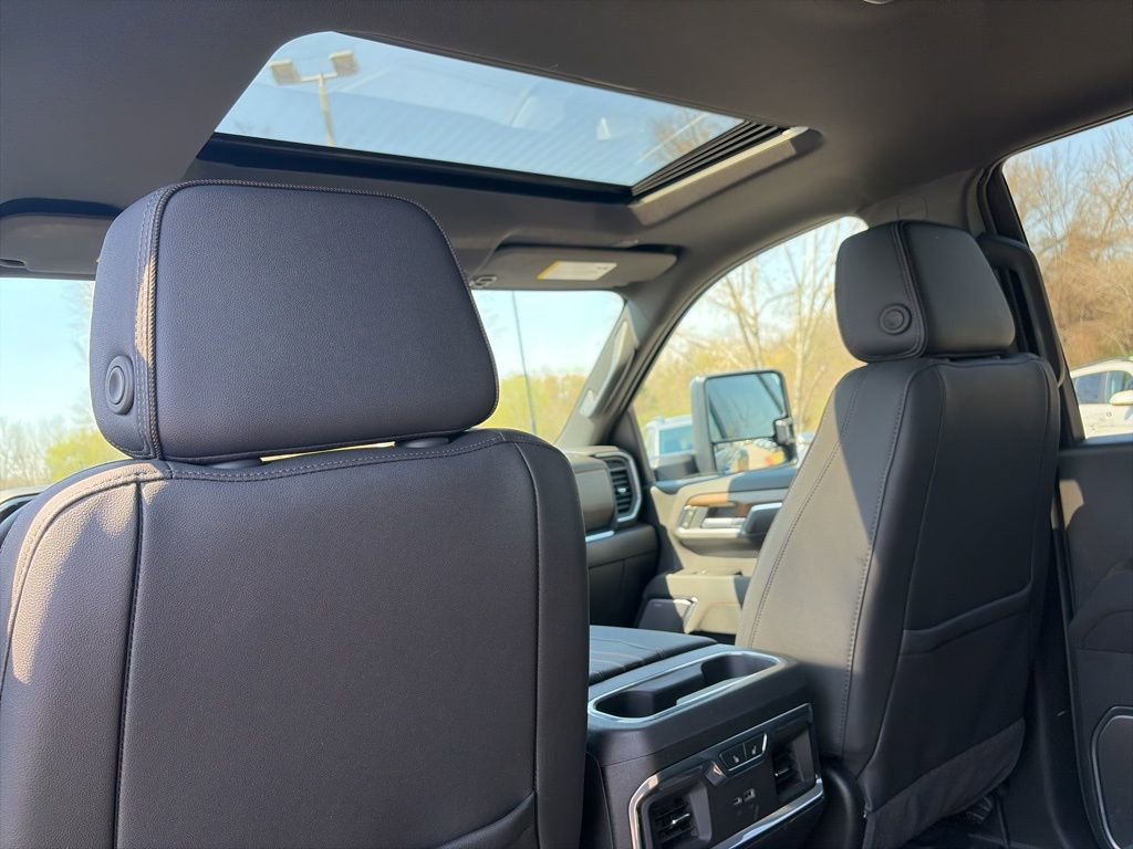 Used 2025 Chevrolet Silverado 3500 High Country w/ High Country Premium Package AWD/4WD image 28