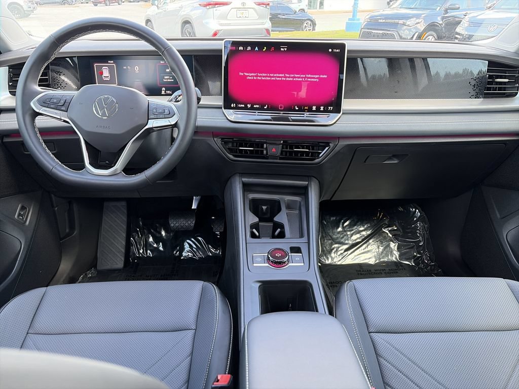 Used 2025 Volkswagen Tiguan SE FWD image 2