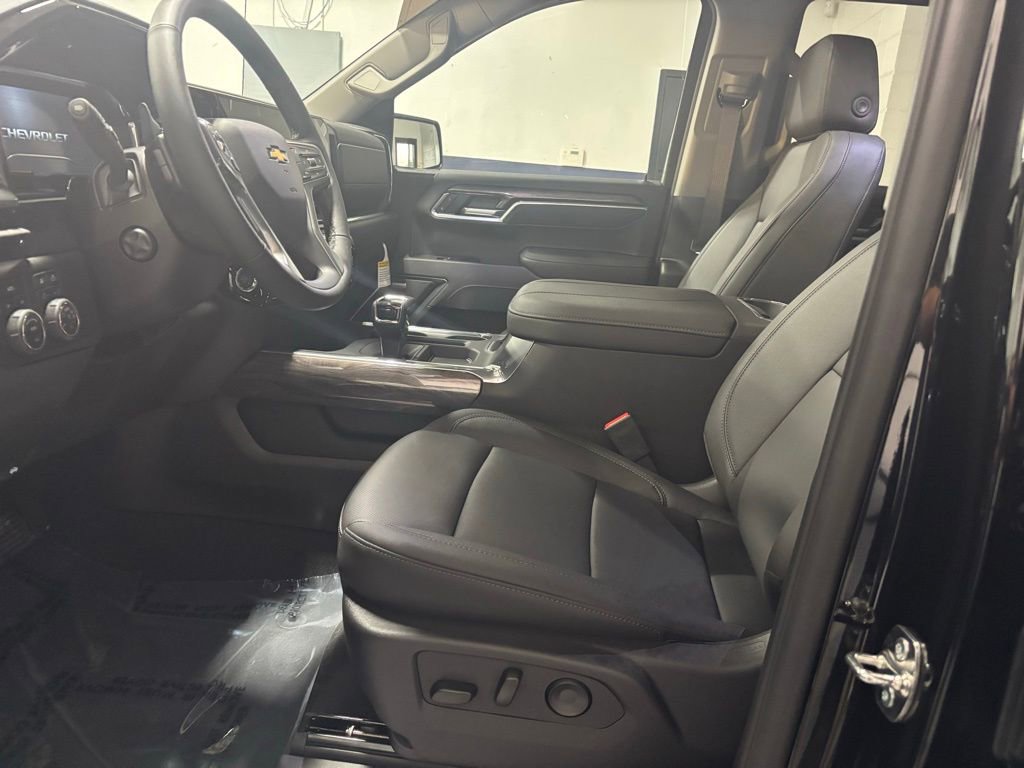 New 2025 Chevrolet Silverado 1500 LTZ w/ Technology Package image 28