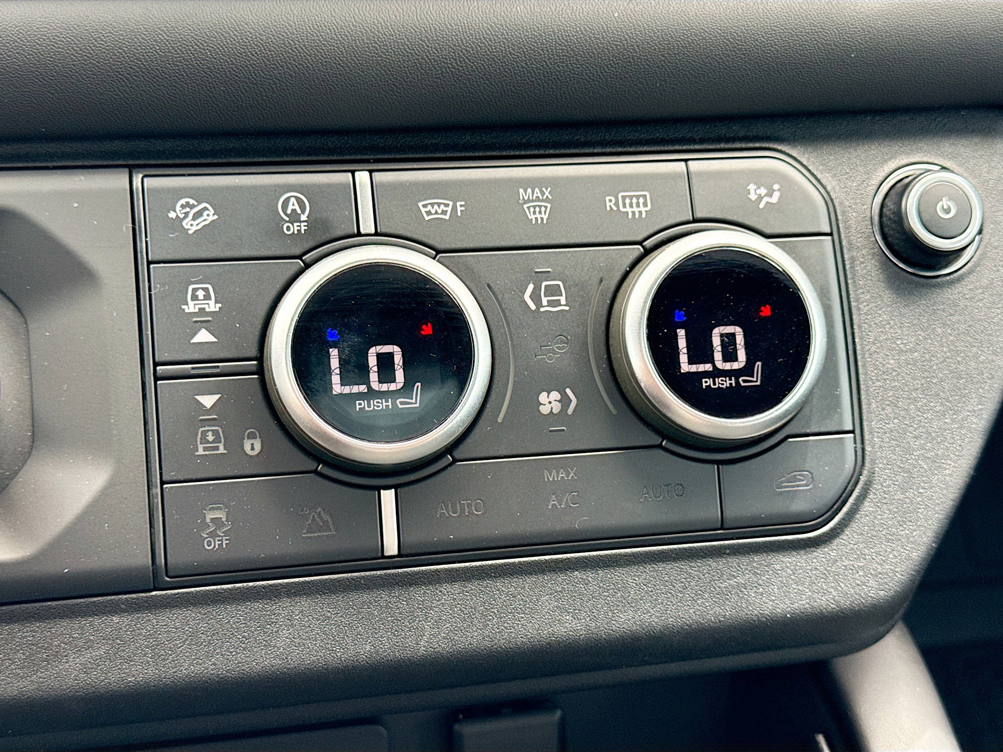 Used 2023 Land Rover Defender 90 V8 image 34