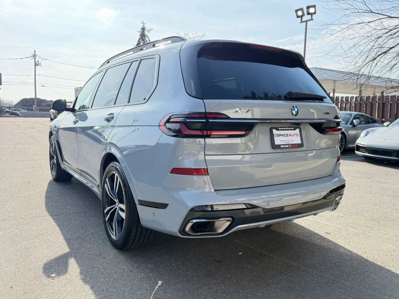 Used 2023 BMW X7 xDrive40i w/ M Sport Package AWD/4WD image 8