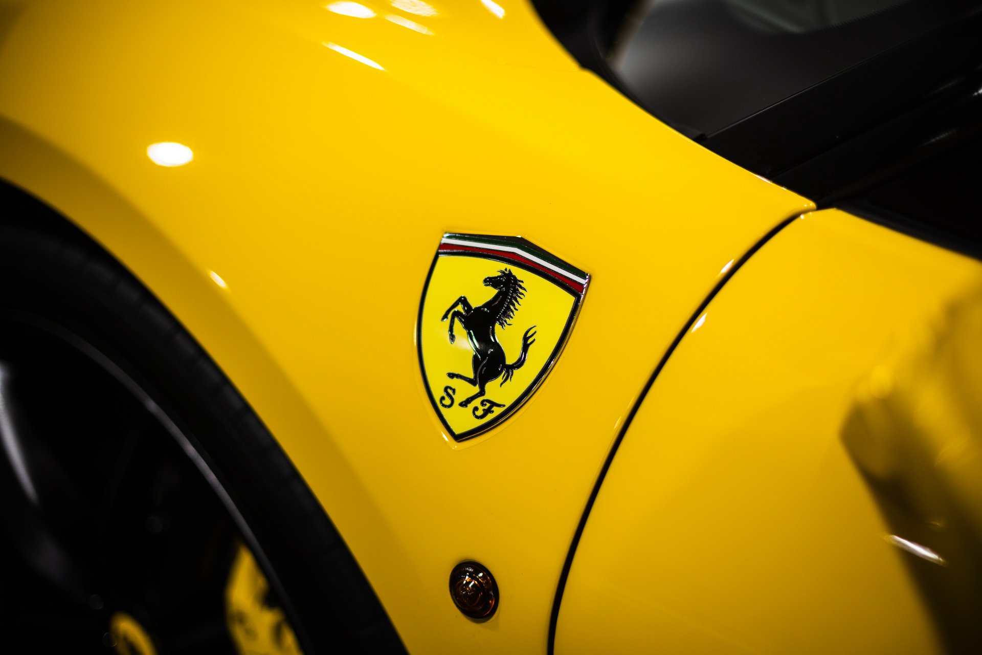 Used 2018 Ferrari 488 GTB RWD image 18