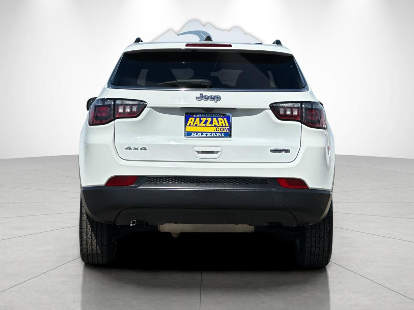 Used 2024 Jeep Compass Latitude AWD/4WD image 4