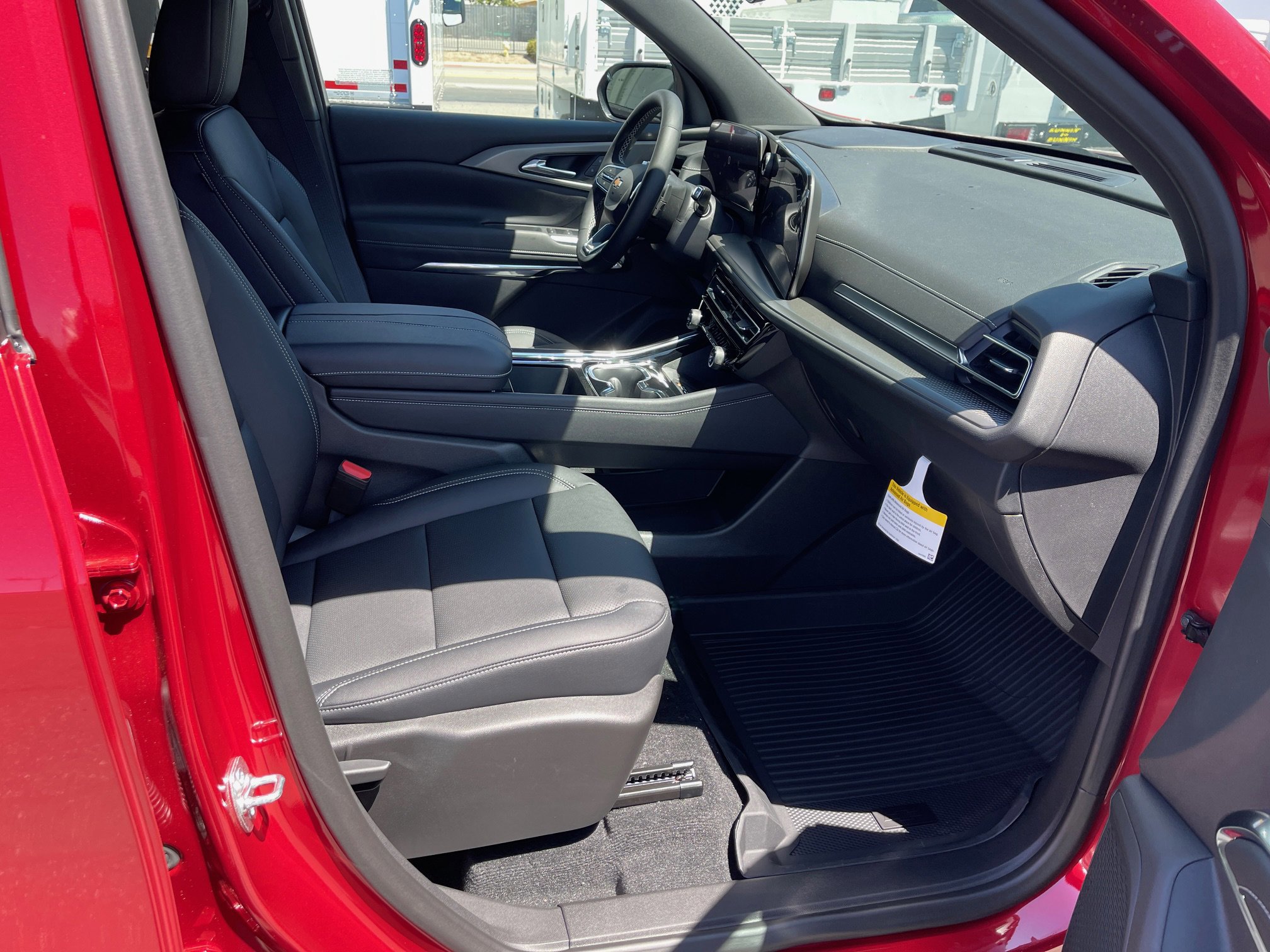 New 2025 Chevrolet Traverse LT w/ LPO, Floor Liner Package image 8