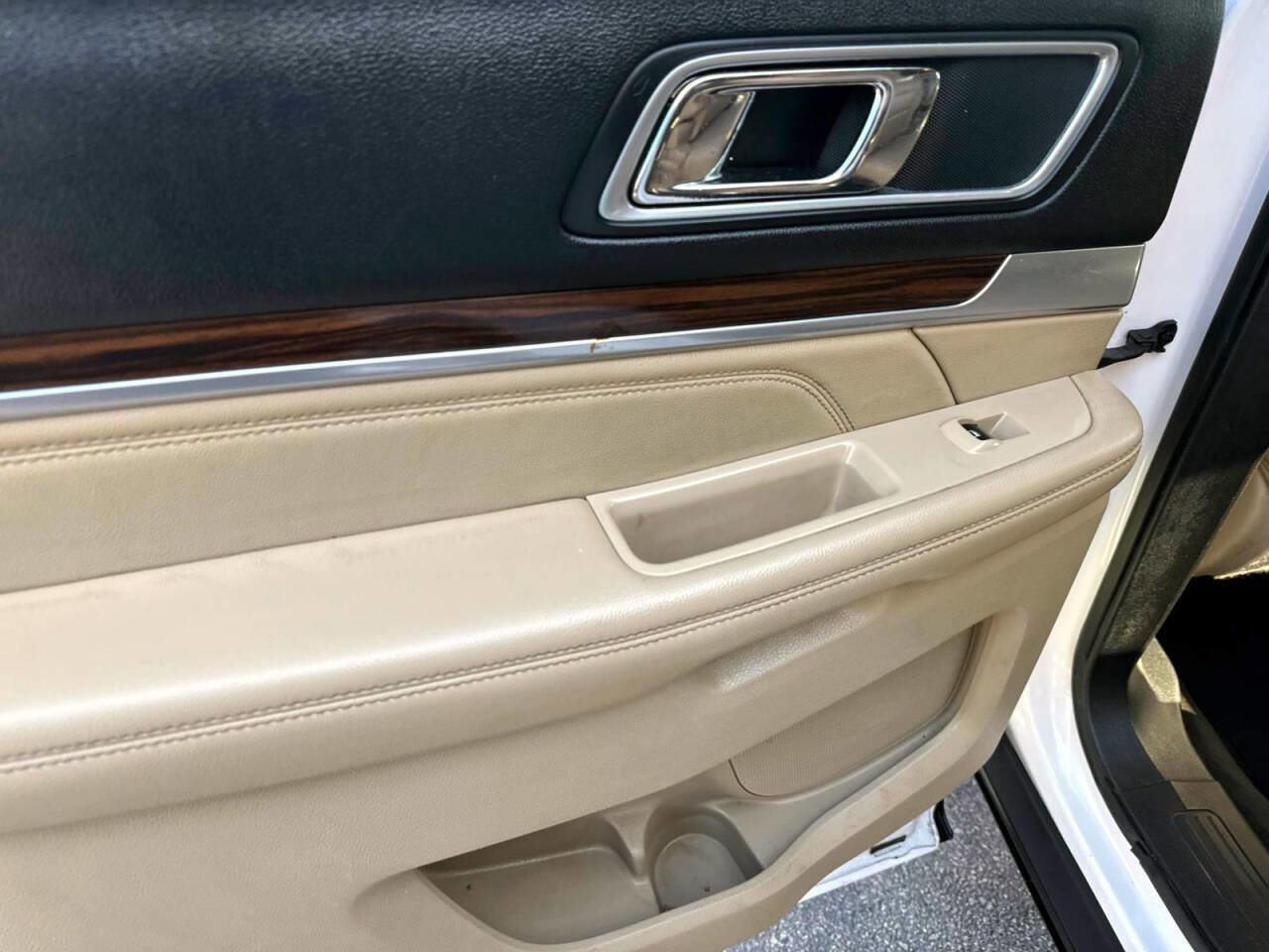 Used 2017 Ford Explorer Limited image 10