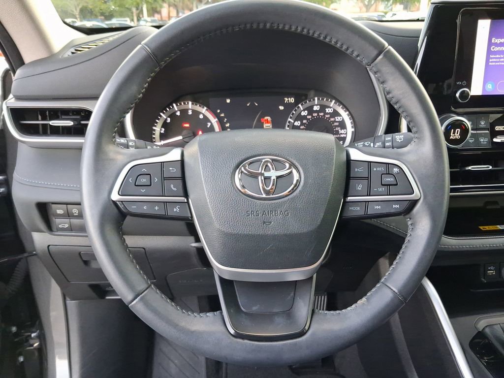 Used 2023 Toyota Highlander XLE FWD image 15